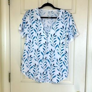 NWOT White & Blue Casual Top Size Medium